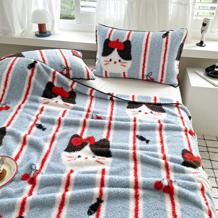 91家纺网 家纺一手货源 找家纺 佰亿莱 2026新款卡通萌趣半边绒毛毯 猫咪日记