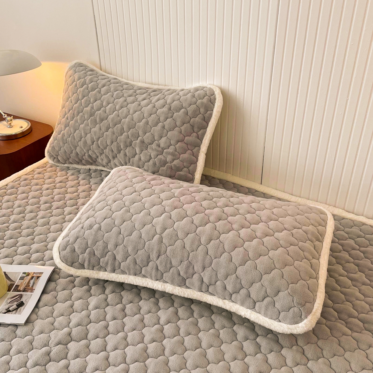 91家纺网 家纺一手货源 找家纺 （总）喜居-2025新款素色牛奶绒床褥床垫-场景二