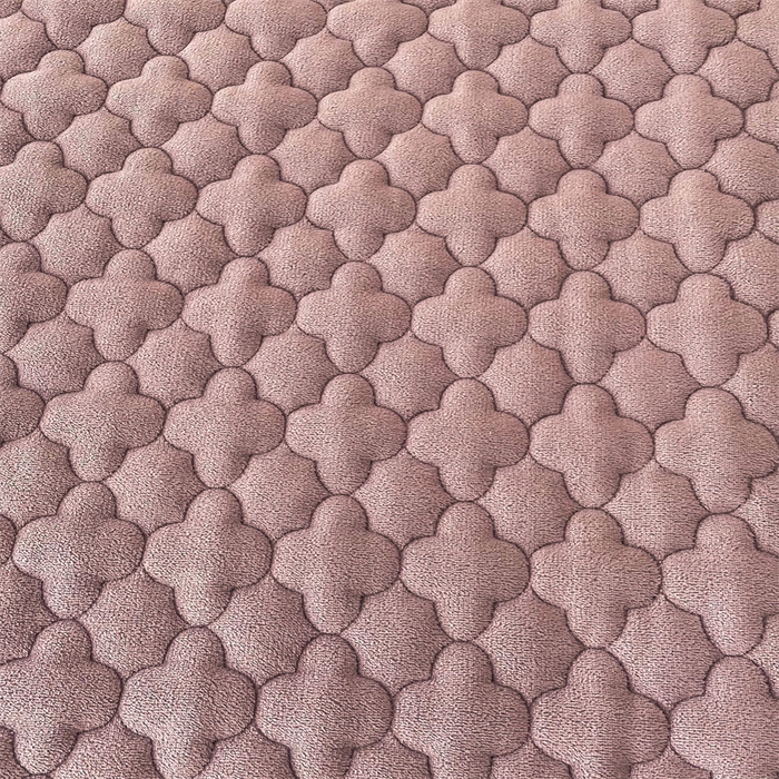 91家纺网 家纺一手货源 找家纺 喜居-2025新款素色牛奶绒床褥床垫-场景二 优雅紫