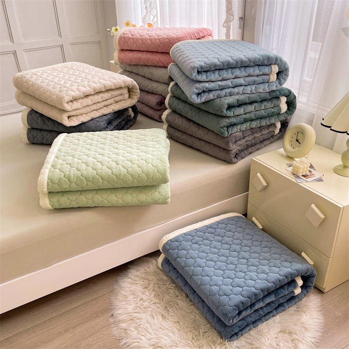 喜居-2025新款素色牛奶绒床褥床垫-场景二 组合图