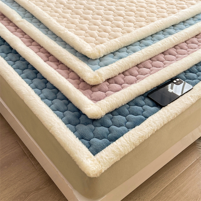 91家纺网 家纺一手货源 找家纺 喜居-2025新款素色牛奶绒床褥床垫-场景二 组合图