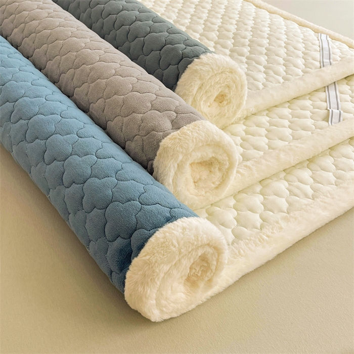 91家纺网 家纺一手货源 找家纺 喜居-2025新款素色牛奶绒床褥床垫-场景二 组合图