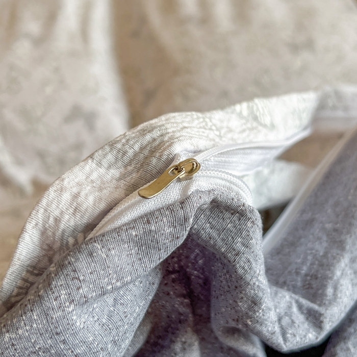 91家纺网 家纺一手货源 找家纺 艺玲家纺 2025新款加厚高克重原麻复古风亚麻印花四件套 蝶影