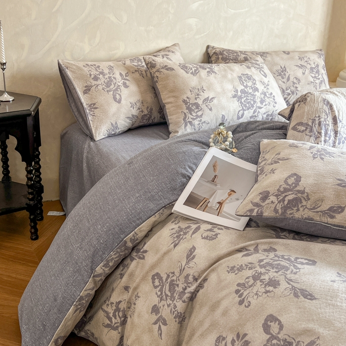 91家纺网 家纺一手货源 找家纺 艺玲家纺 2025新款加厚高克重原麻复古风亚麻印花四件套 花田里