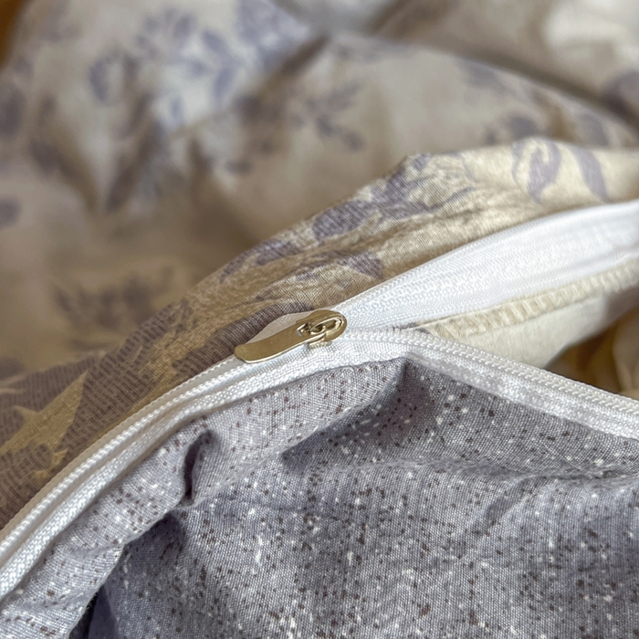 91家纺网 家纺一手货源 找家纺 艺玲家纺 2025新款加厚高克重原麻复古风亚麻印花四件套 花田里