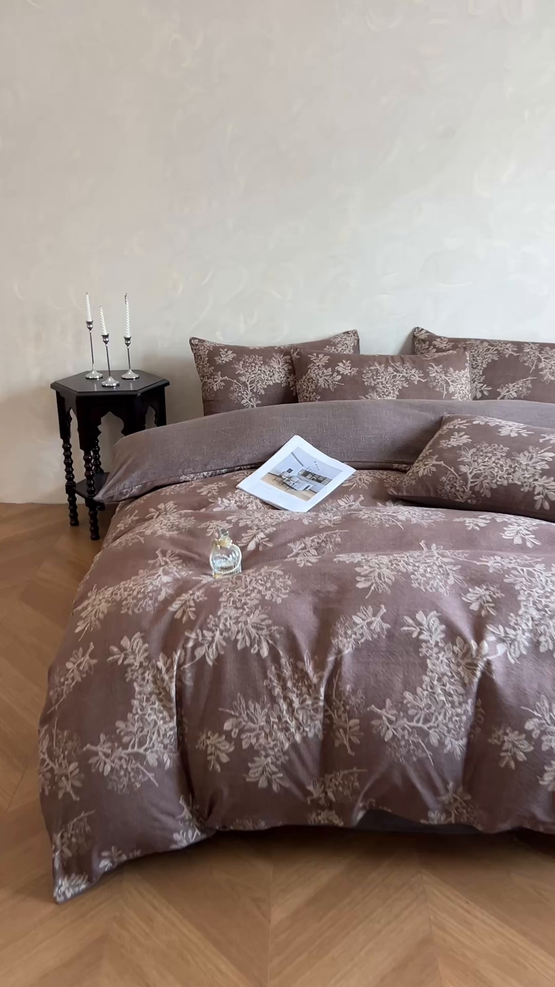 91家纺网 家纺一手货源 找家纺 艺玲家纺 2025新款加厚高克重原麻复古风亚麻印花四件套 锦瑟