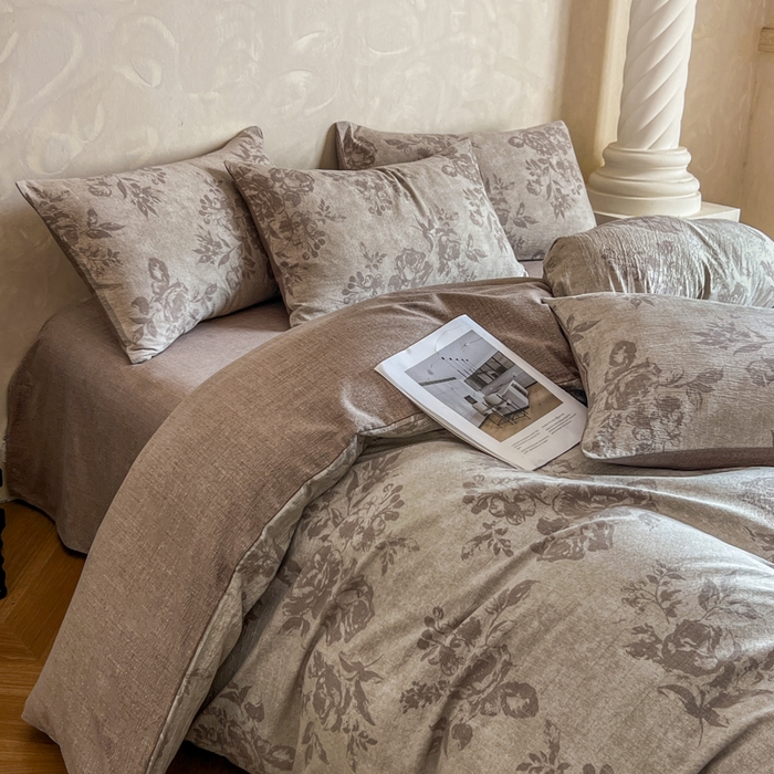 91家纺网 家纺一手货源 找家纺 艺玲家纺 2025新款加厚高克重原麻复古风亚麻印花四件套 木槿花