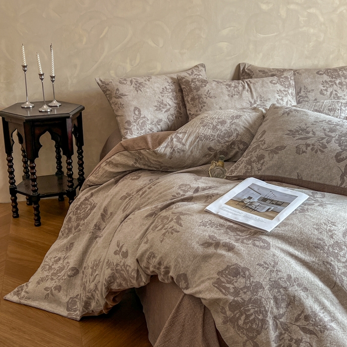 91家纺网 家纺一手货源 找家纺 艺玲家纺 2025新款加厚高克重原麻复古风亚麻印花四件套 木槿花