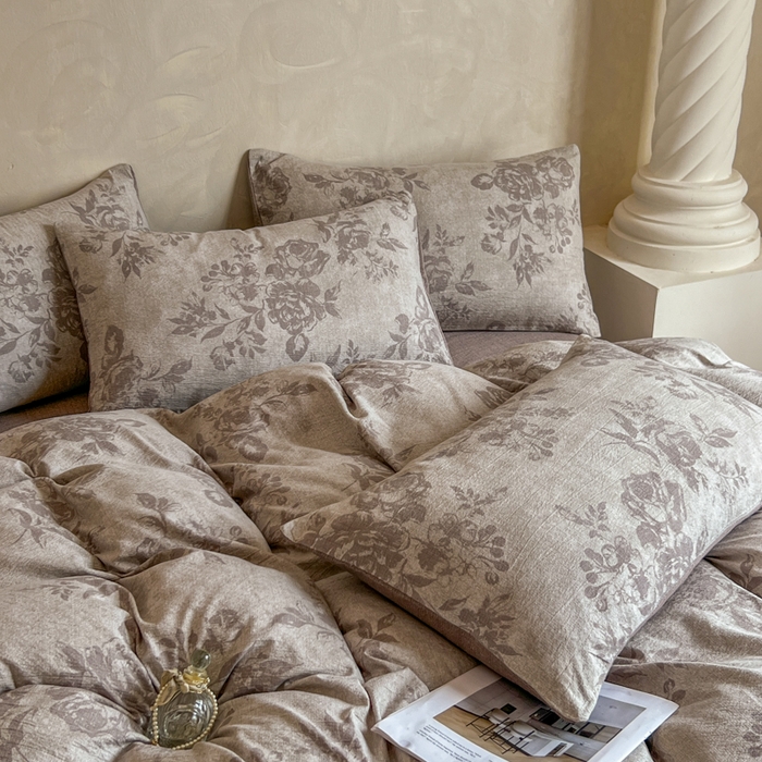 91家纺网 家纺一手货源 找家纺 艺玲家纺 2025新款加厚高克重原麻复古风亚麻印花四件套 木槿花