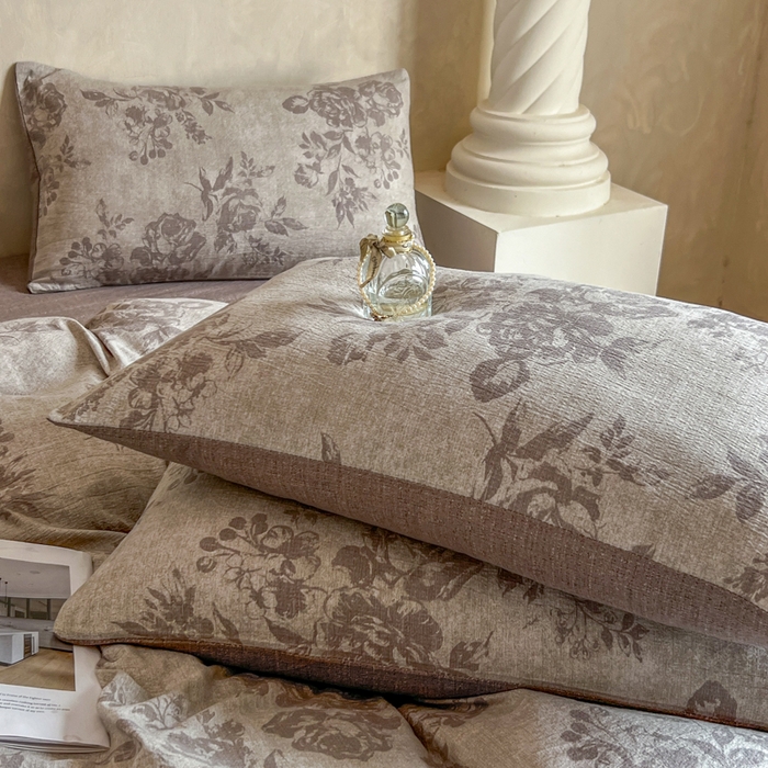 91家纺网 家纺一手货源 找家纺 艺玲家纺 2025新款加厚高克重原麻复古风亚麻印花四件套 木槿花