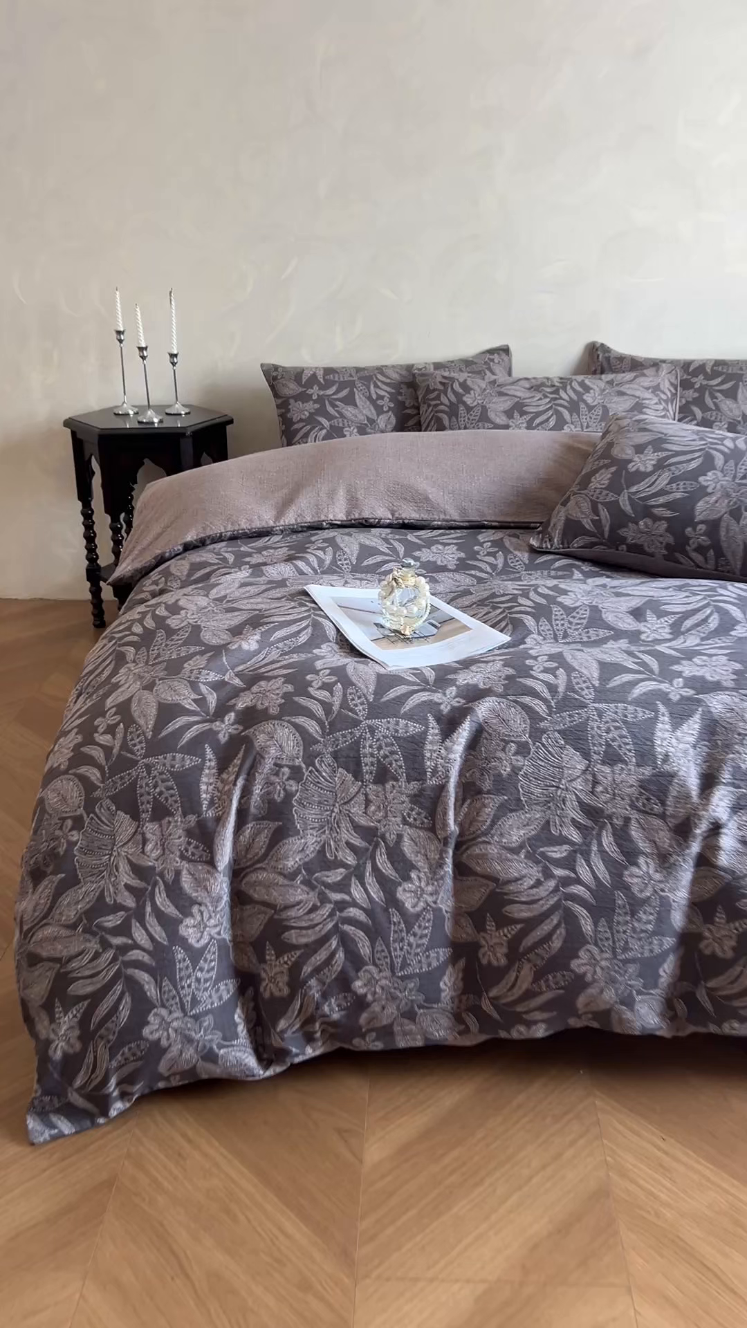 91家纺网 家纺一手货源 找家纺 艺玲家纺 2025新款加厚高克重原麻复古风亚麻印花四件套 青黛