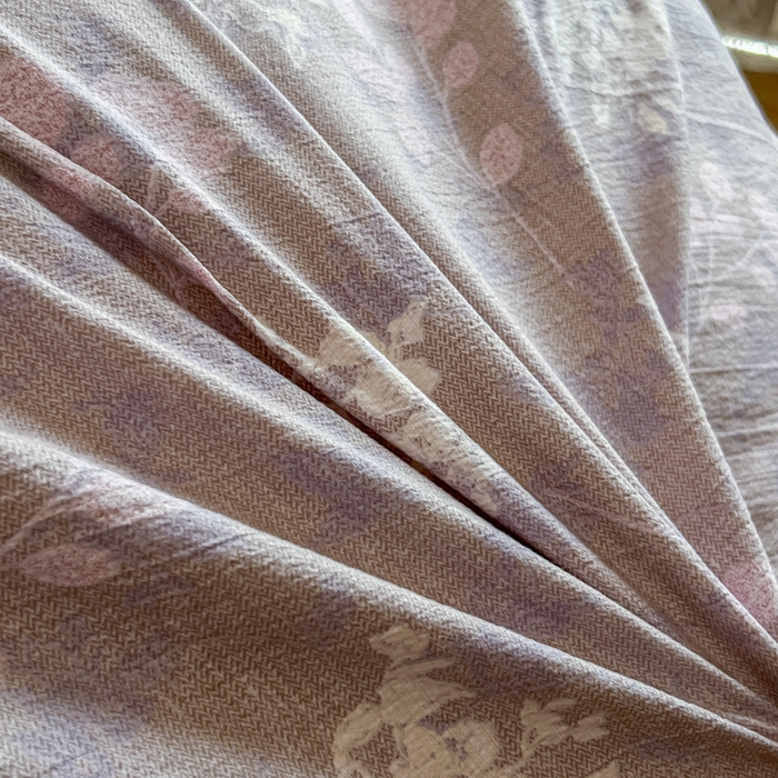 91家纺网 家纺一手货源 找家纺 艺玲家纺 2025新款加厚高克重原麻复古风亚麻印花四件套 烟棠紫