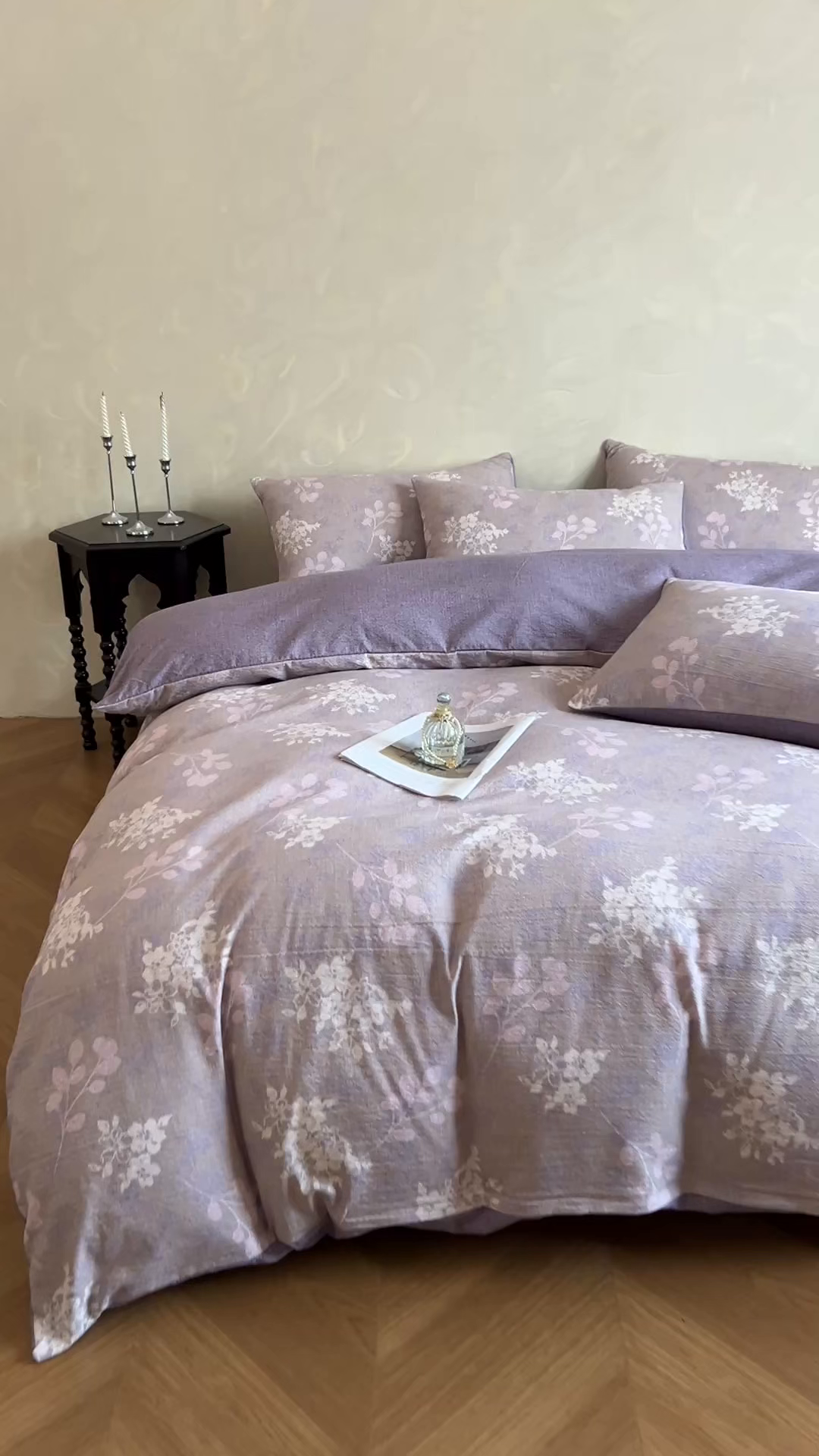 91家纺网 家纺一手货源 找家纺 艺玲家纺 2025新款加厚高克重原麻复古风亚麻印花四件套 烟棠紫