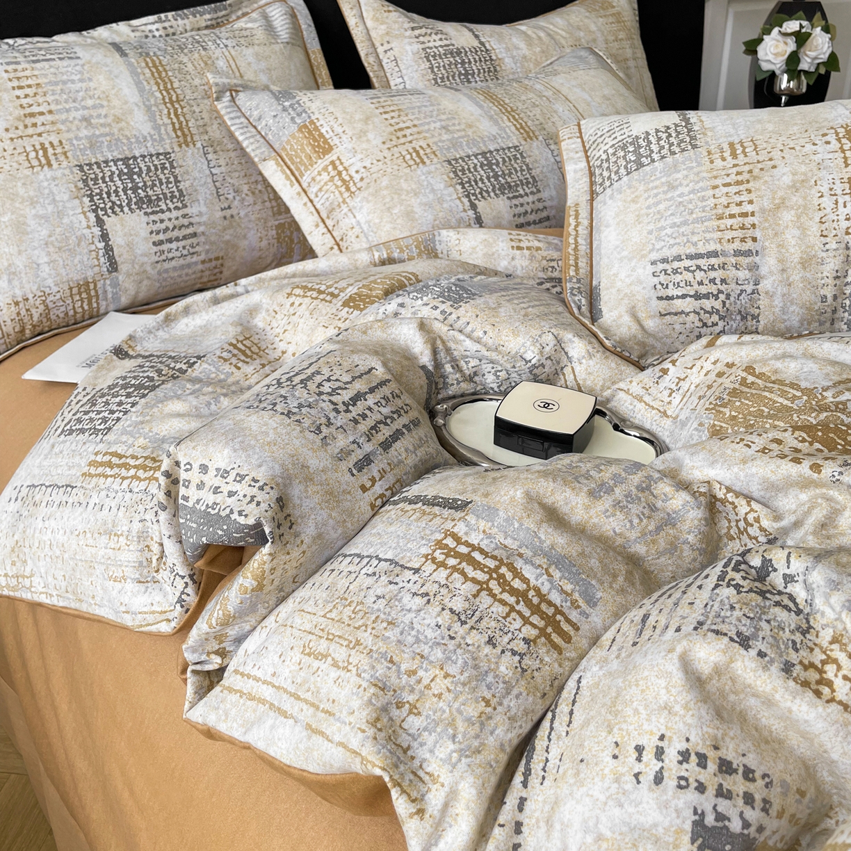 91家纺网 家纺一手货源 找家纺 洁柔直播新款全棉磨毛喷气印花四件套加厚纯棉三件套（一字绣工艺款）渐变卡其