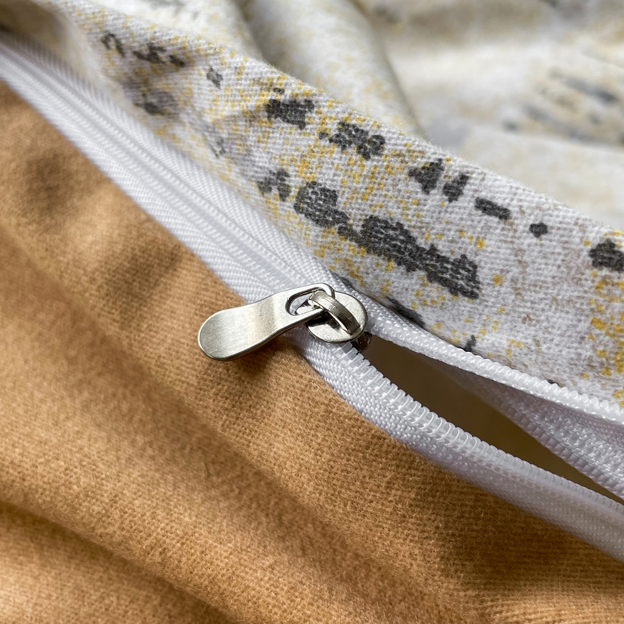 91家纺网 家纺一手货源 找家纺 洁柔直播新款全棉磨毛喷气印花四件套加厚纯棉三件套（一字绣工艺款）渐变卡其