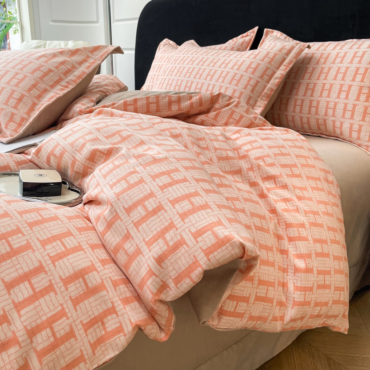 91家纺网 家纺一手货源 找家纺 洁柔直播新款全棉磨毛喷气印花四件套加厚纯棉三件套（一字绣工艺款）米莱 风尚