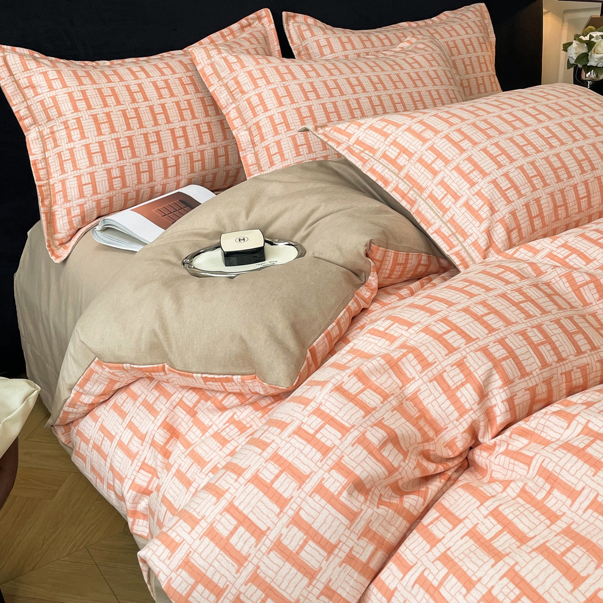 91家纺网 家纺一手货源 找家纺 洁柔直播新款全棉磨毛喷气印花四件套加厚纯棉三件套（一字绣工艺款）米莱 风尚