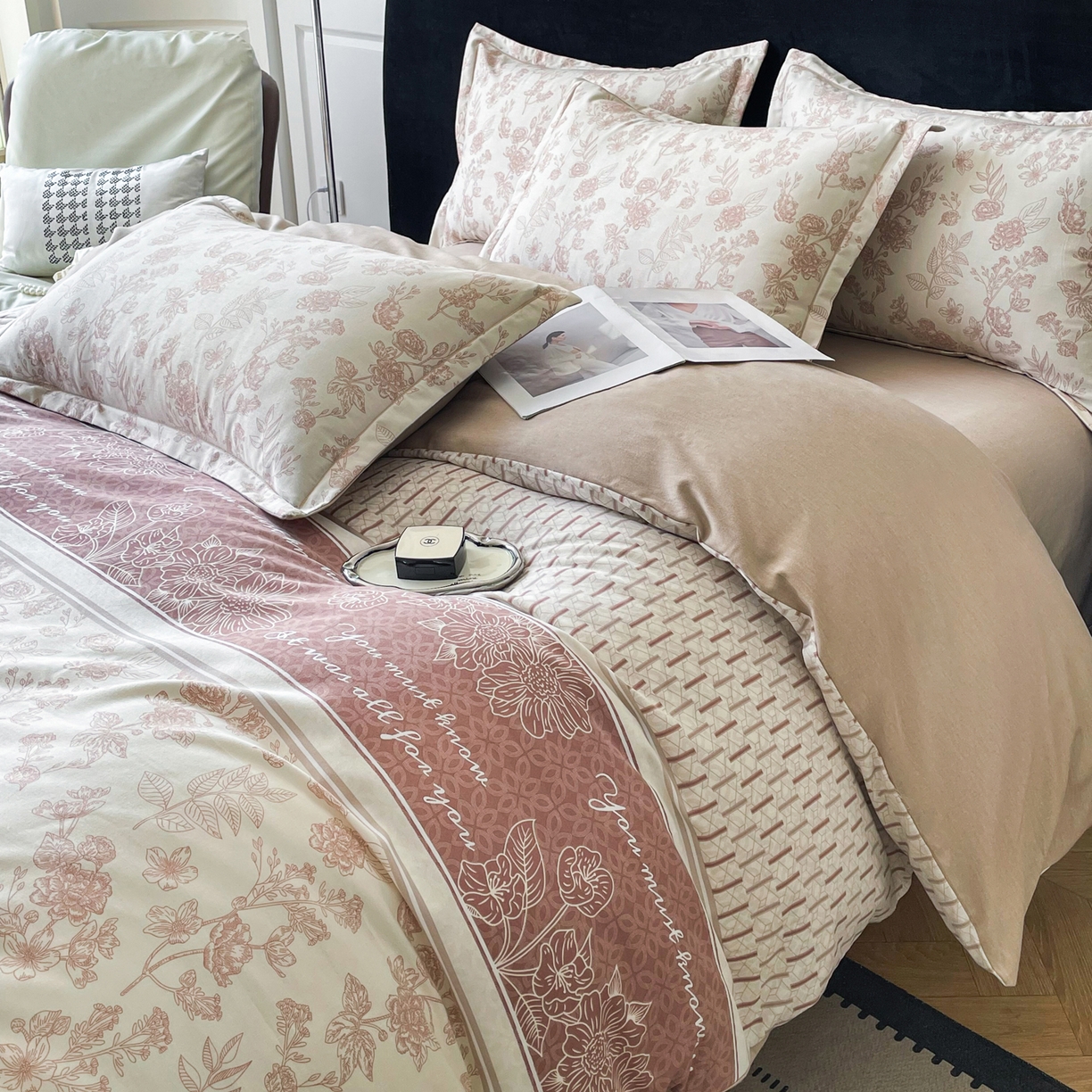 91家纺网 家纺一手货源 找家纺 洁柔直播新款全棉磨毛喷气印花四件套加厚纯棉三件套（一字绣工艺款）瑞卡斯