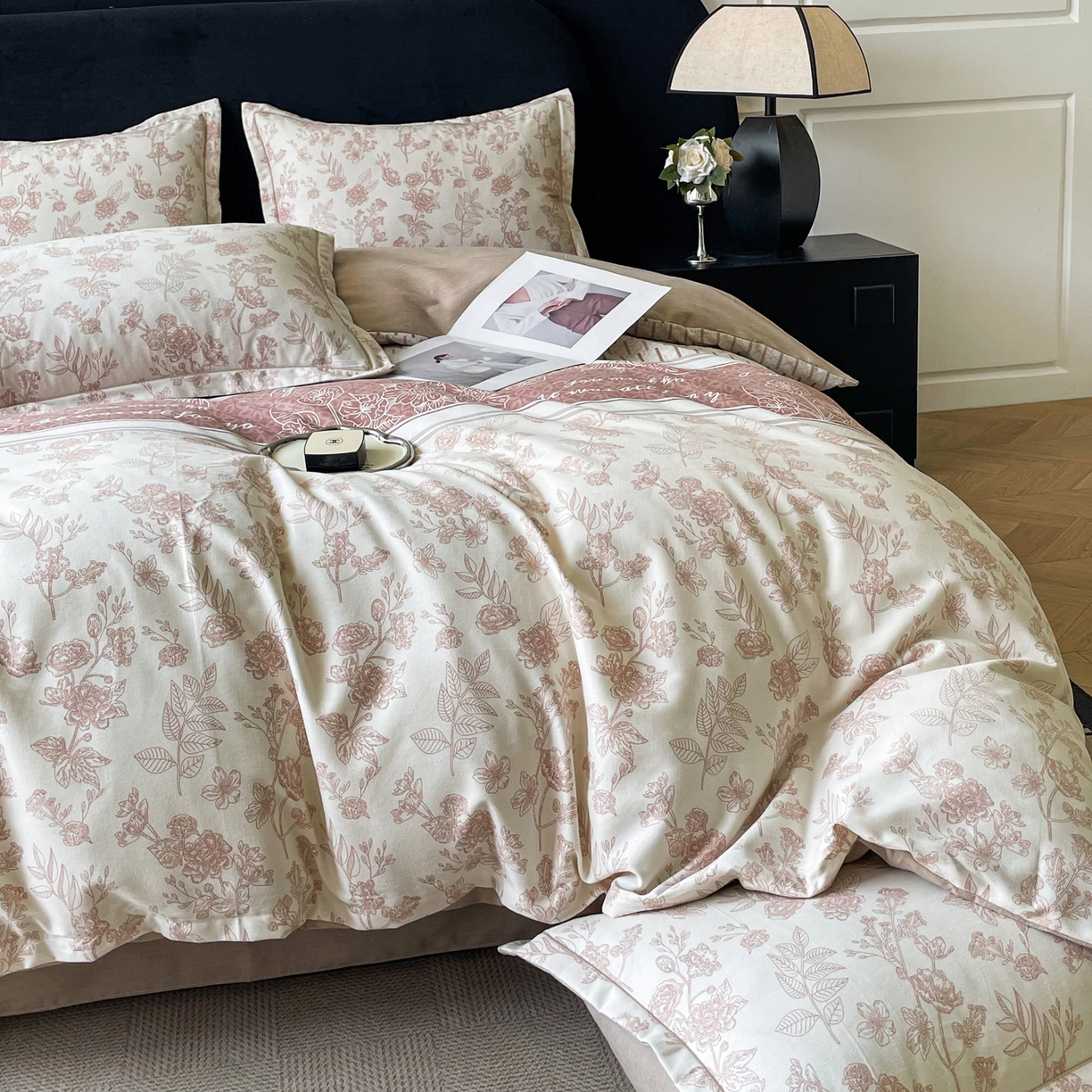 91家纺网 家纺一手货源 找家纺 洁柔直播新款全棉磨毛喷气印花四件套加厚纯棉三件套（一字绣工艺款）瑞卡斯