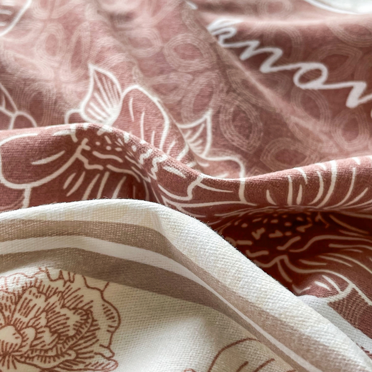 91家纺网 家纺一手货源 找家纺 洁柔直播新款全棉磨毛喷气印花四件套加厚纯棉三件套（一字绣工艺款）瑞卡斯