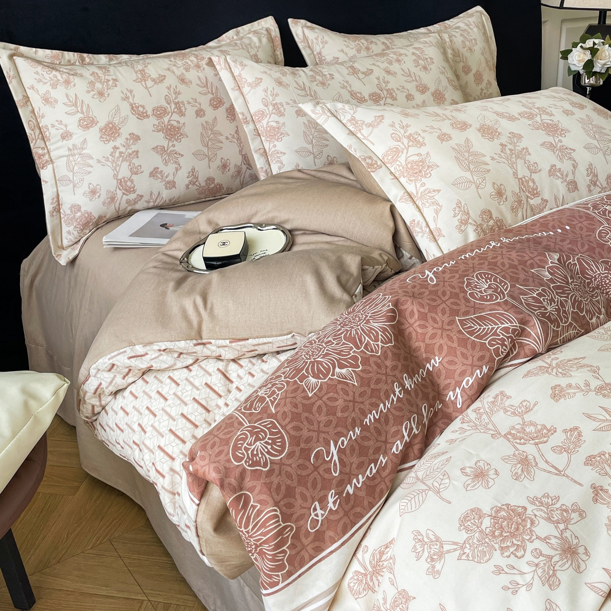 91家纺网 家纺一手货源 找家纺 洁柔直播新款全棉磨毛喷气印花四件套加厚纯棉三件套（一字绣工艺款）瑞卡斯