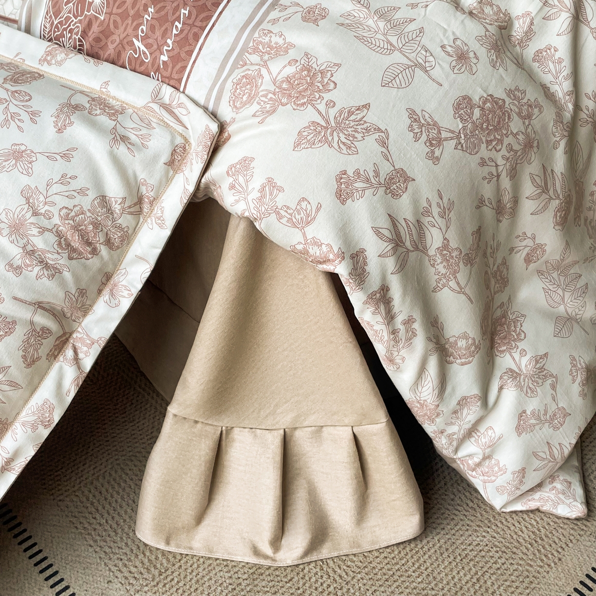 91家纺网 家纺一手货源 找家纺 洁柔直播新款全棉磨毛喷气印花四件套加厚纯棉三件套（一字绣工艺款）瑞卡斯