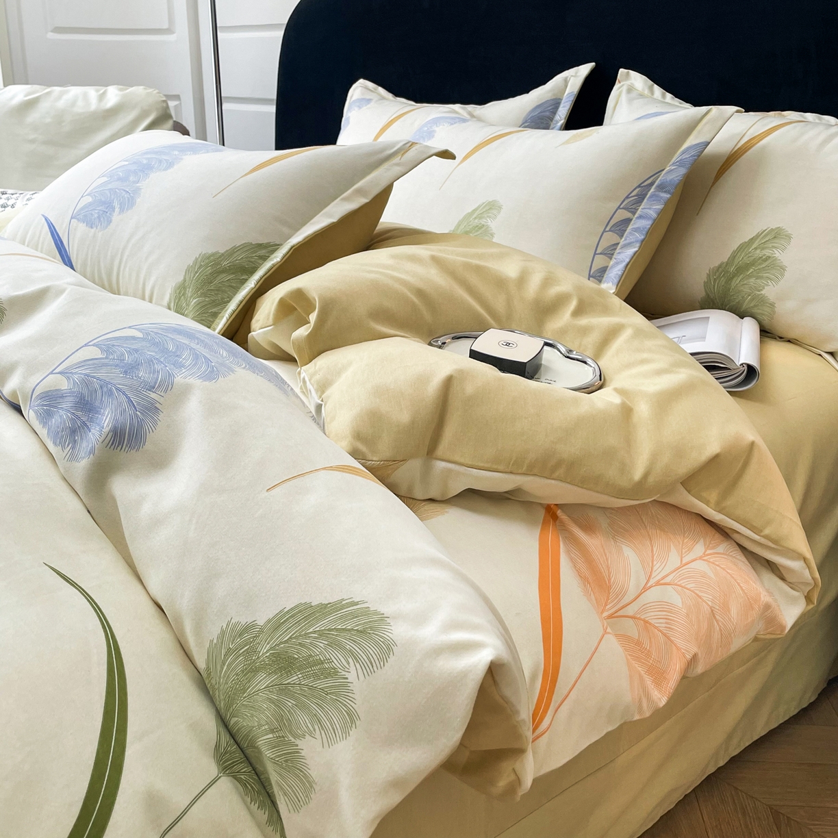 91家纺网 家纺一手货源 找家纺 洁柔直播新款全棉磨毛喷气印花四件套加厚纯棉三件套（一字绣工艺款）羽毛诗情