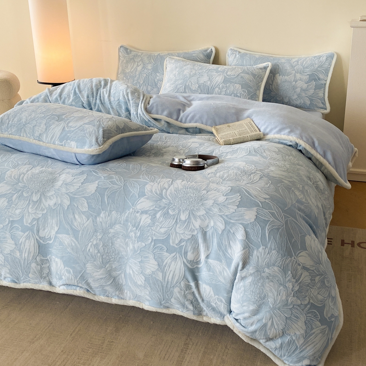 91家纺网 家纺一手货源 找家纺 （总）绘萱家居 2025新款爆款高密消光包边雕花牛奶绒四件套立体5D