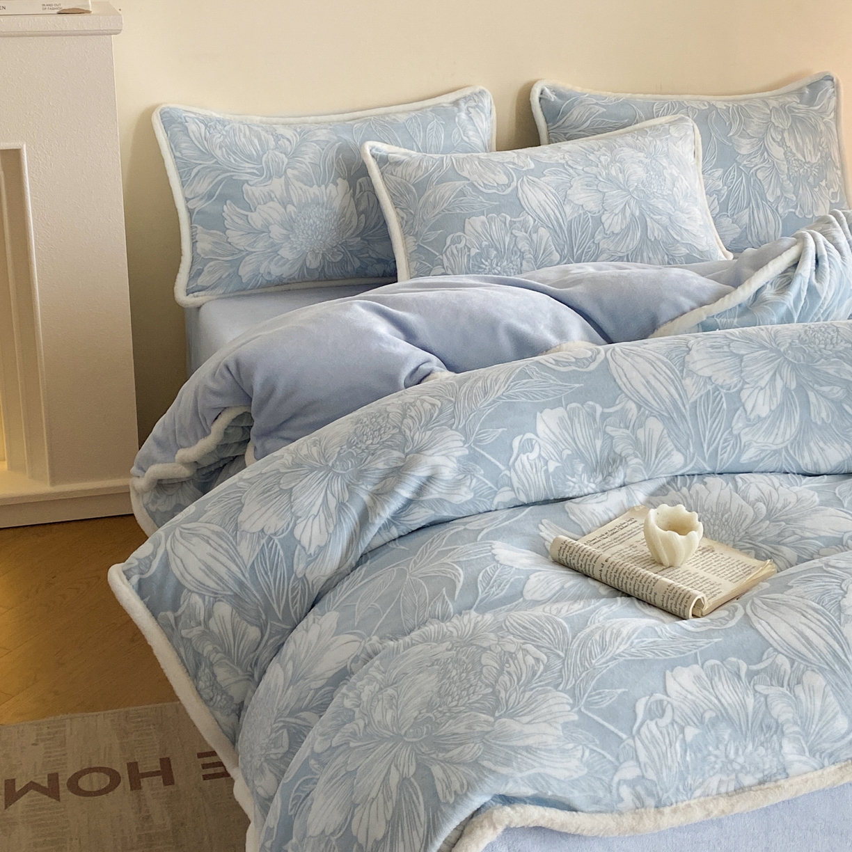 91家纺网 家纺一手货源 找家纺 （总）绘萱家居 2025新款爆款高密消光包边雕花牛奶绒四件套立体5D