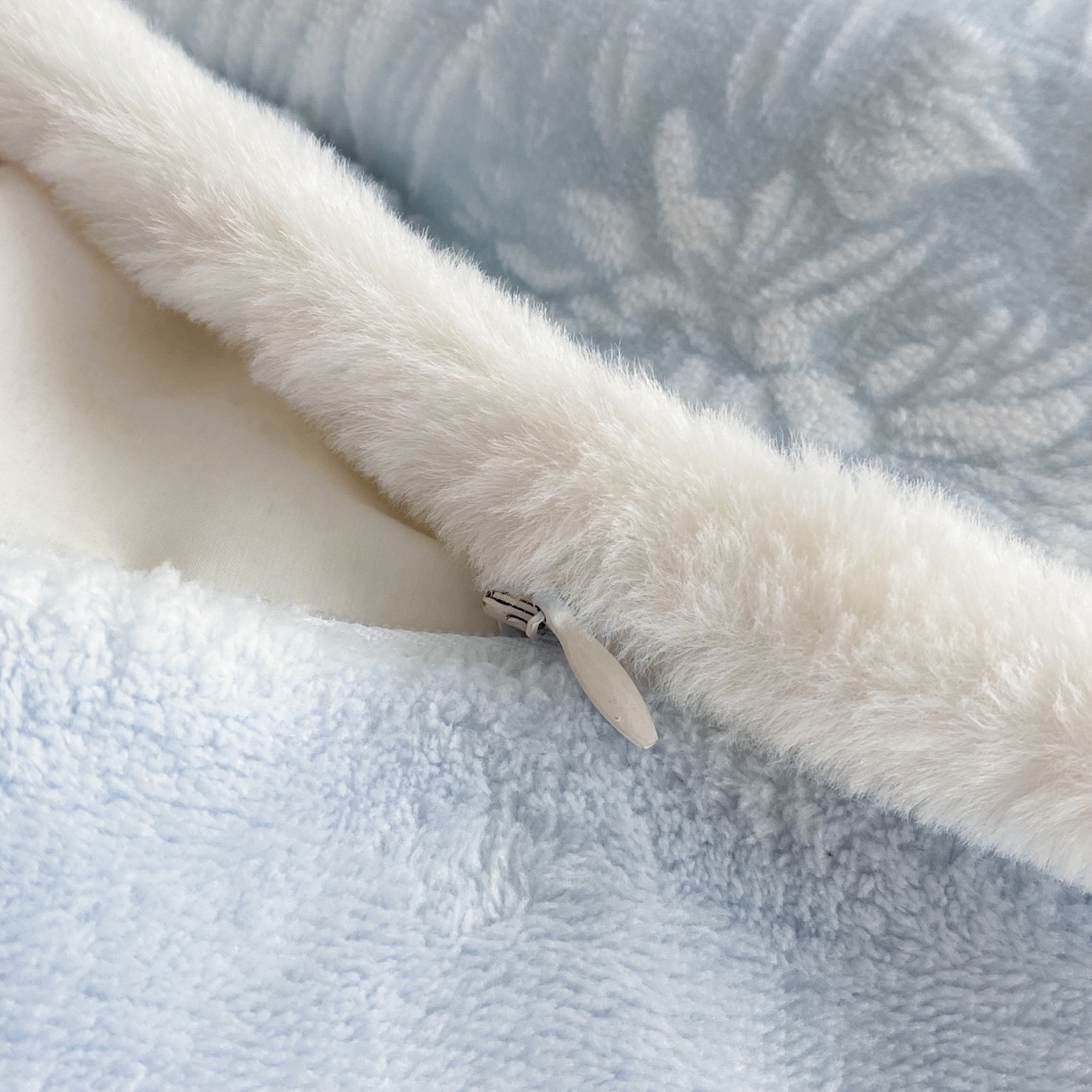 91家纺网 家纺一手货源 找家纺 （总）绘萱家居 2025新款爆款高密消光包边雕花牛奶绒四件套立体5D