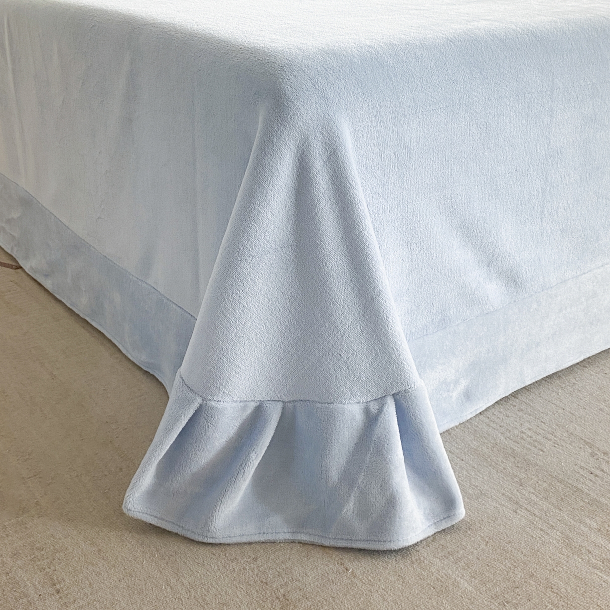 91家纺网 家纺一手货源 找家纺 （总）绘萱家居 2025新款爆款高密消光包边雕花牛奶绒四件套立体5D