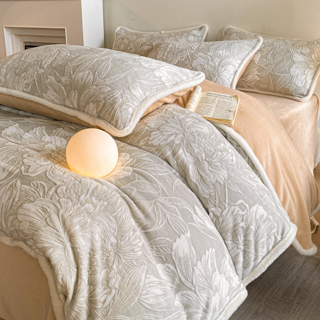 91家纺网 家纺一手货源 找家纺 （总）绘萱家居 2025新款爆款高密消光包边雕花牛奶绒四件套立体5D