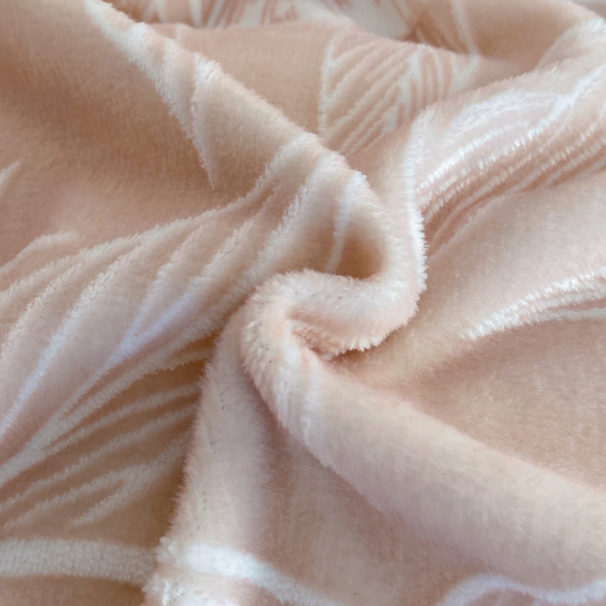 91家纺网 家纺一手货源 找家纺 绘萱家居 2025新款爆款高密消光包边雕花牛奶绒四件套立体5D 牡丹花开-豆沙