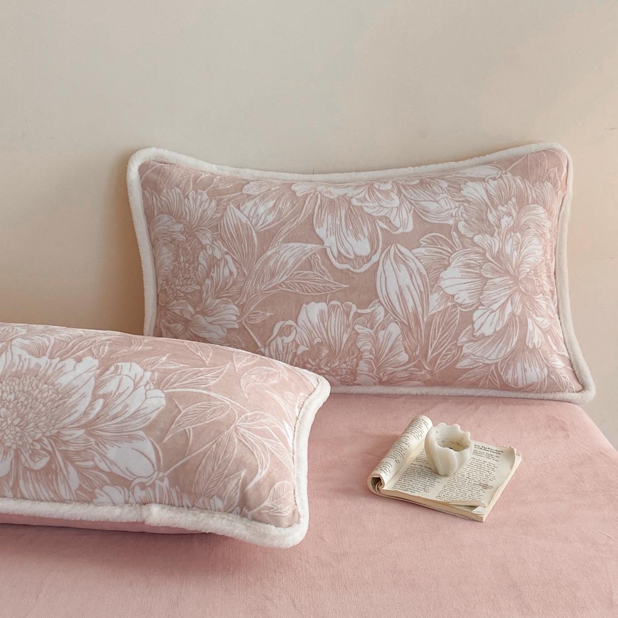 91家纺网 家纺一手货源 找家纺 绘萱家居 2025新款爆款高密消光包边雕花牛奶绒四件套立体5D 牡丹花开-豆沙