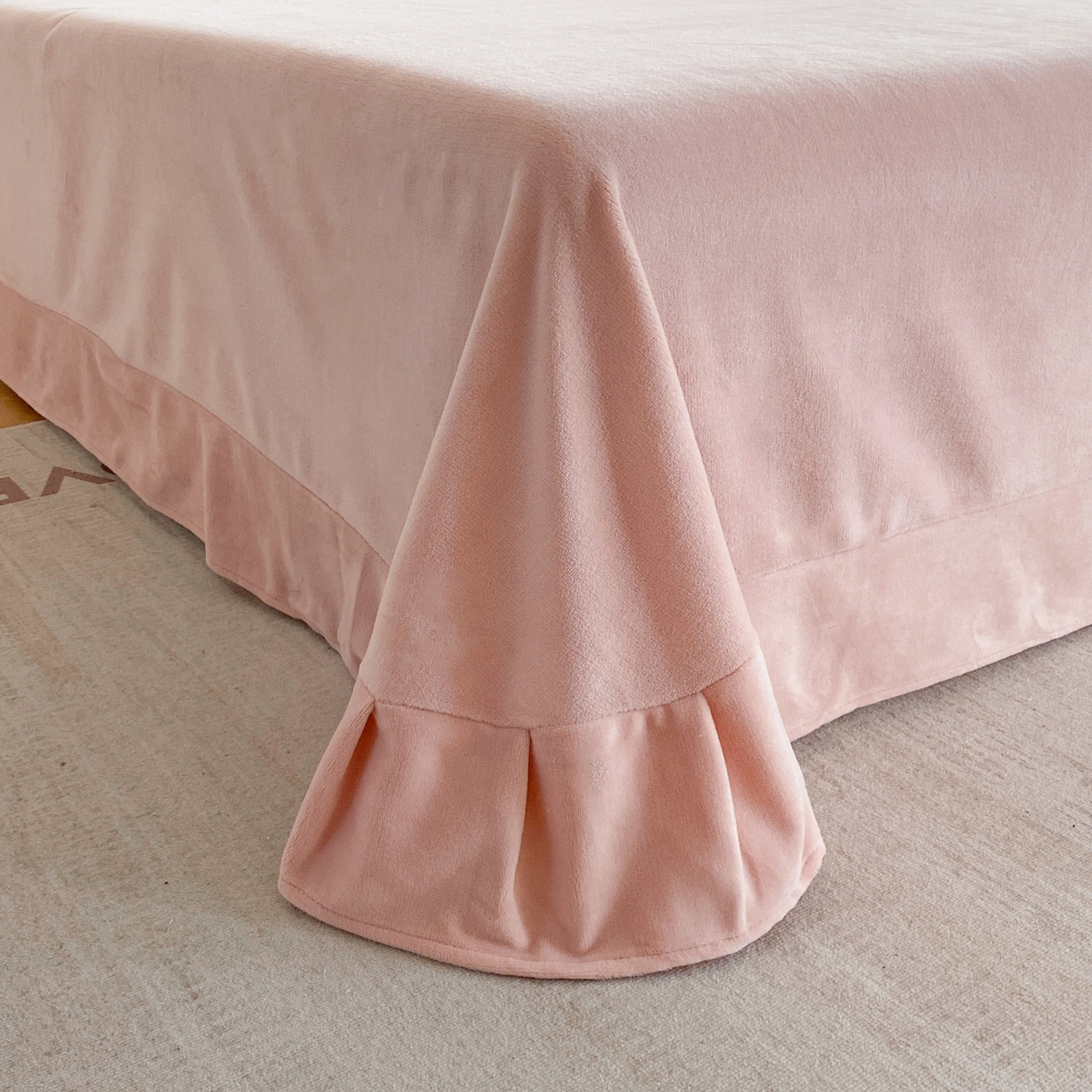 91家纺网 家纺一手货源 找家纺 绘萱家居 2025新款爆款高密消光包边雕花牛奶绒四件套立体5D 牡丹花开-豆沙