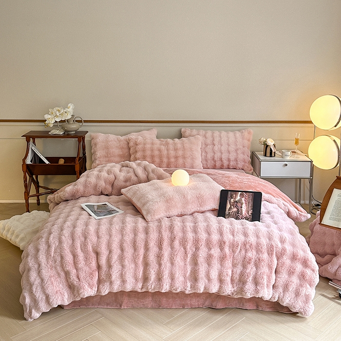 91家纺网 家纺一手货源 找家纺 （总）可恩欣 2025新款兔毛牛奶绒印花剪花四件套