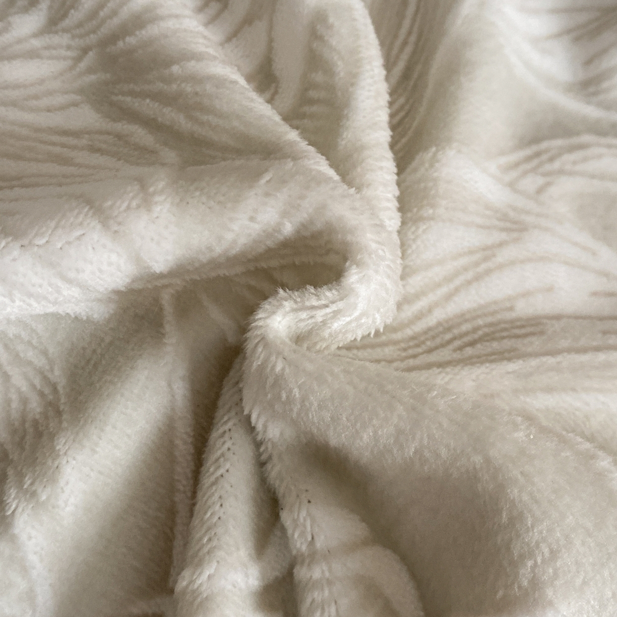 91家纺网 家纺一手货源 找家纺 绘萱家居 2025新款爆款高密消光包边雕花牛奶绒四件套立体5D 牡丹花开-咖