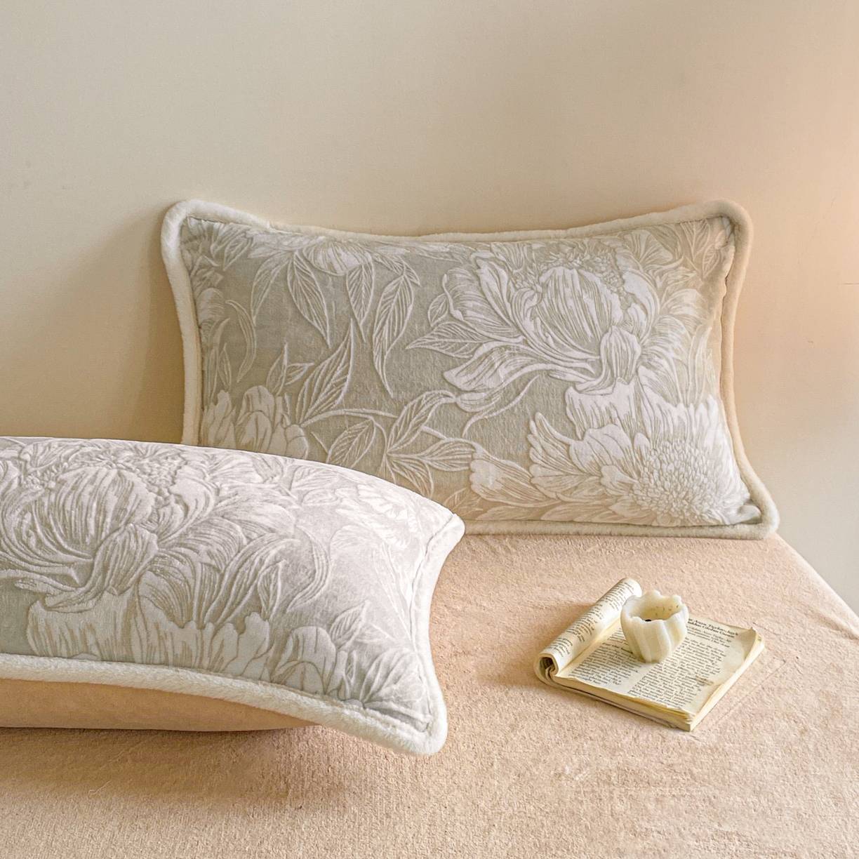 91家纺网 家纺一手货源 找家纺 绘萱家居 2025新款爆款高密消光包边雕花牛奶绒四件套立体5D 牡丹花开-咖