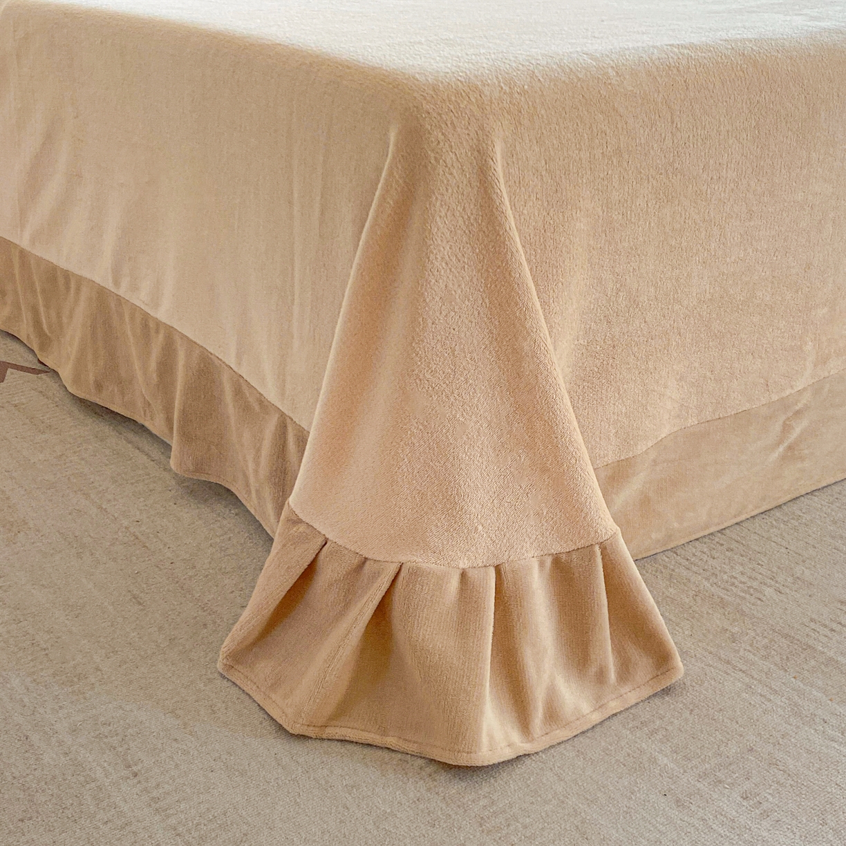 91家纺网 家纺一手货源 找家纺 绘萱家居 2025新款爆款高密消光包边雕花牛奶绒四件套立体5D 牡丹花开-咖