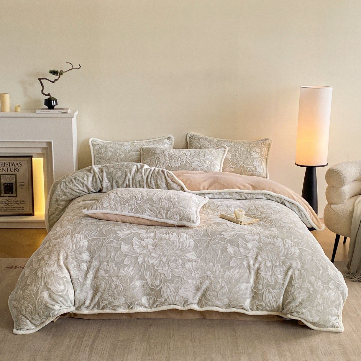 91家纺网 家纺一手货源 找家纺 绘萱家居 2025新款爆款高密消光包边雕花牛奶绒四件套立体5D 牡丹花开-咖