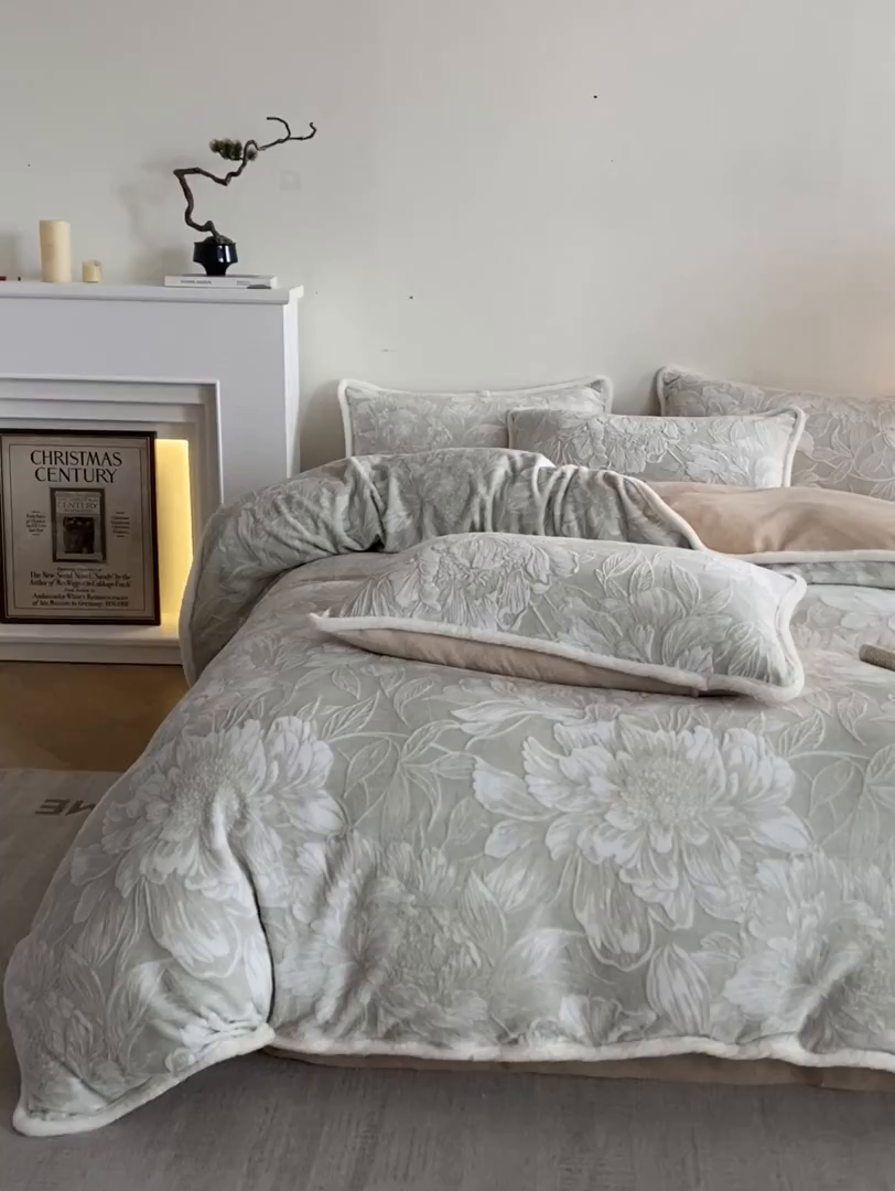 91家纺网 家纺一手货源 找家纺 绘萱家居 2025新款爆款高密消光包边雕花牛奶绒四件套立体5D 牡丹花开-咖