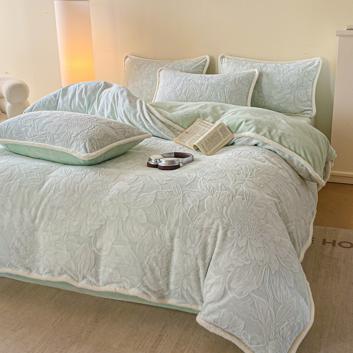 91家纺网 家纺一手货源 找家纺 绘萱家居 2025新款爆款高密消光包边雕花牛奶绒四件套立体5D 牡丹花开-绿