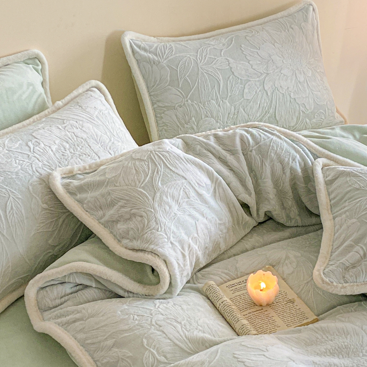 91家纺网 家纺一手货源 找家纺 绘萱家居 2025新款爆款高密消光包边雕花牛奶绒四件套立体5D 牡丹花开-绿