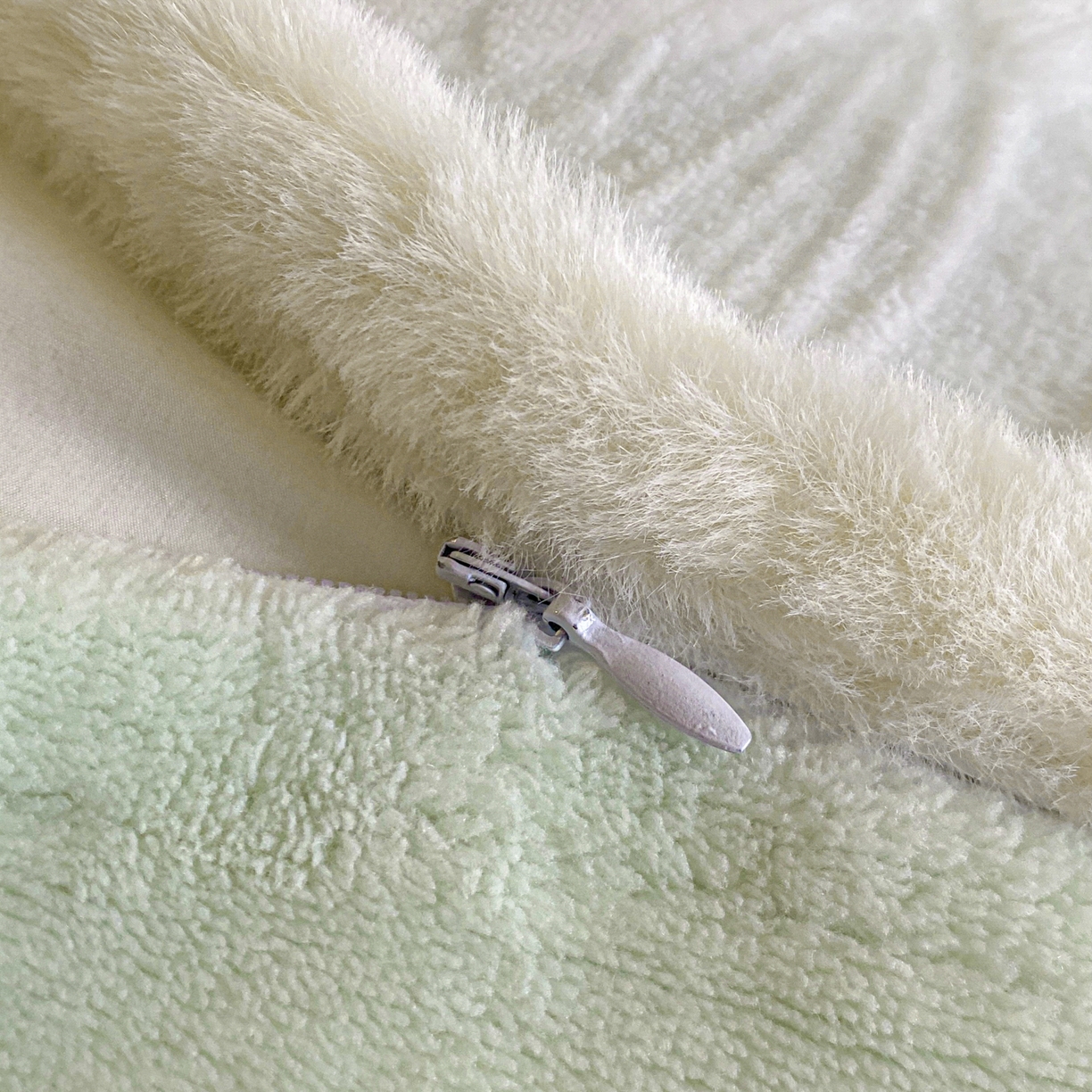 91家纺网 家纺一手货源 找家纺 绘萱家居 2025新款爆款高密消光包边雕花牛奶绒四件套立体5D 牡丹花开-绿