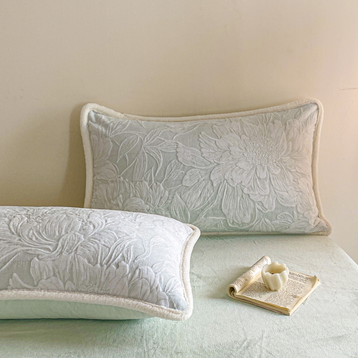 91家纺网 家纺一手货源 找家纺 绘萱家居 2025新款爆款高密消光包边雕花牛奶绒四件套立体5D 牡丹花开-绿