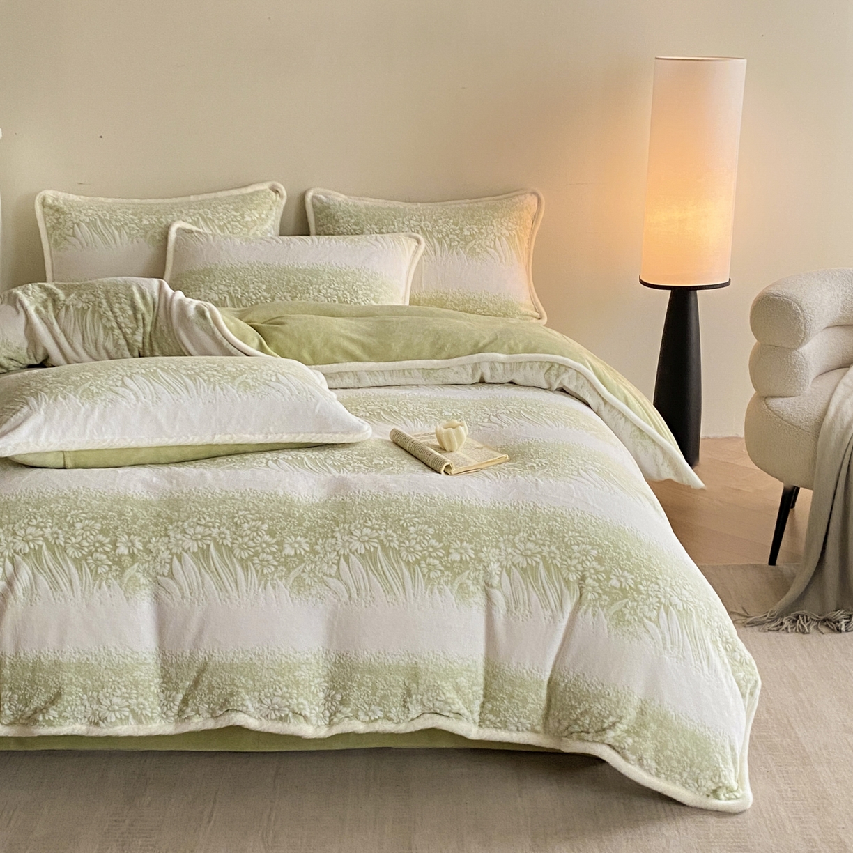 91家纺网 家纺一手货源 找家纺 绘萱家居 2025新款爆款高密消光包边雕花牛奶绒四件套立体5D 山间花丛-绿