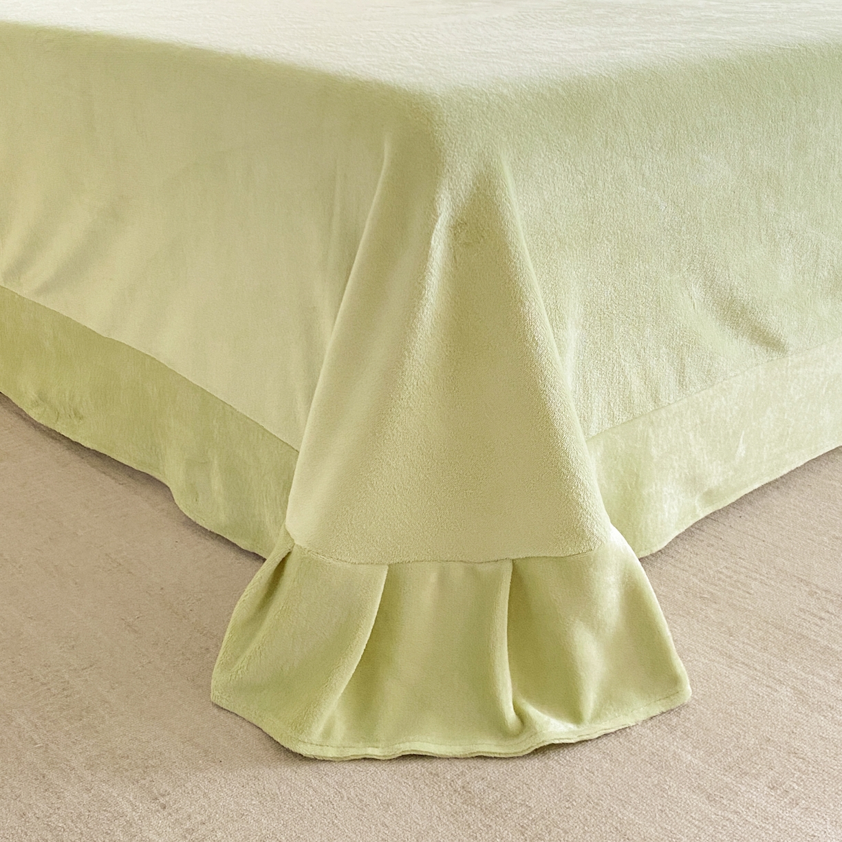 91家纺网 家纺一手货源 找家纺 绘萱家居 2025新款爆款高密消光包边雕花牛奶绒四件套立体5D 山间花丛-绿