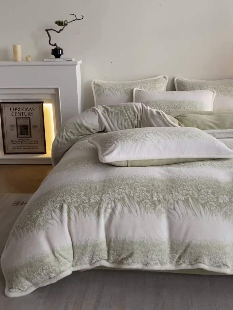 91家纺网 家纺一手货源 找家纺 绘萱家居 2025新款爆款高密消光包边雕花牛奶绒四件套立体5D 山间花丛-绿