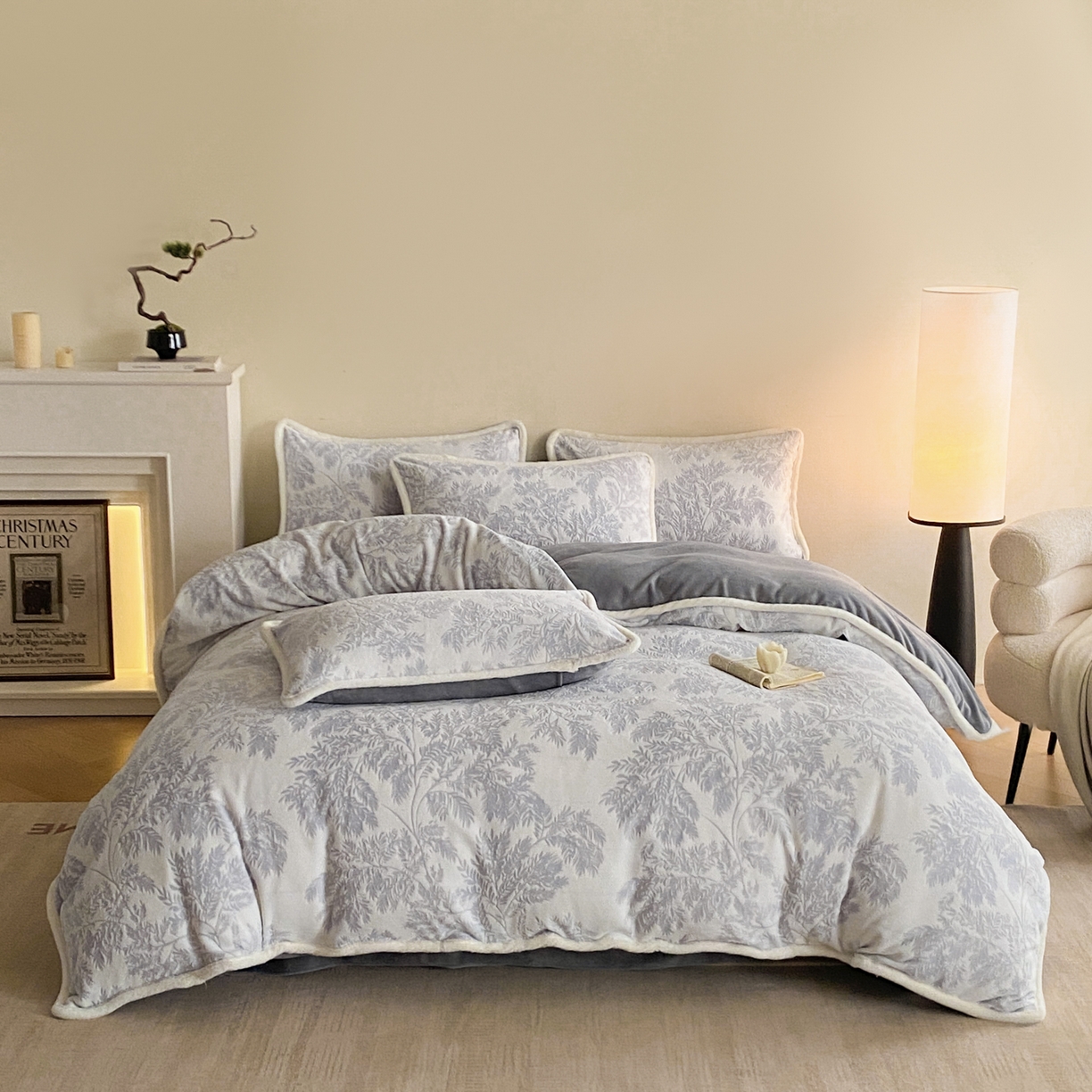 91家纺网 家纺一手货源 找家纺 绘萱家居 2025新款爆款高密消光包边雕花牛奶绒四件套立体5D 圣彼得-灰