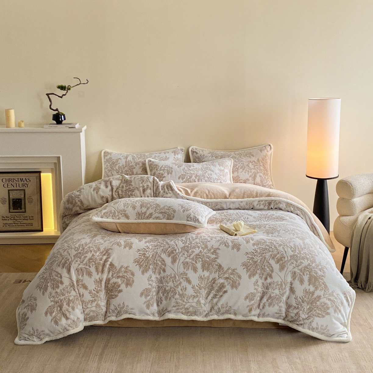 91家纺网 家纺一手货源 找家纺 绘萱家居 2025新款爆款高密消光包边雕花牛奶绒四件套立体5D 圣彼得-咖